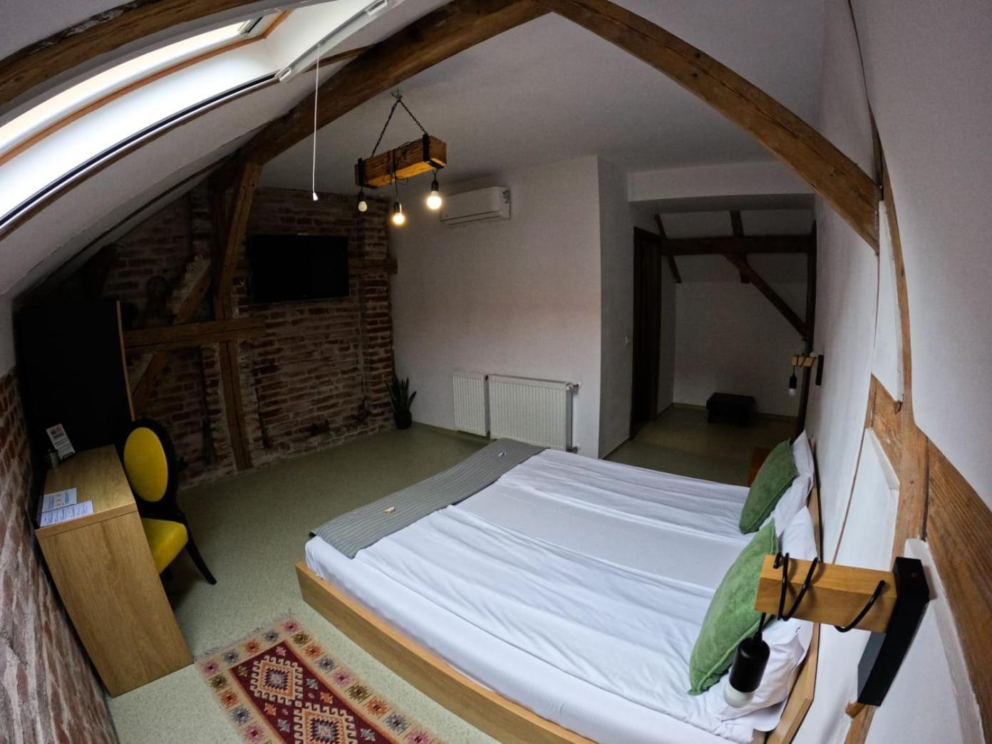 Timhouse Hotel Timisoara Luaran gambar